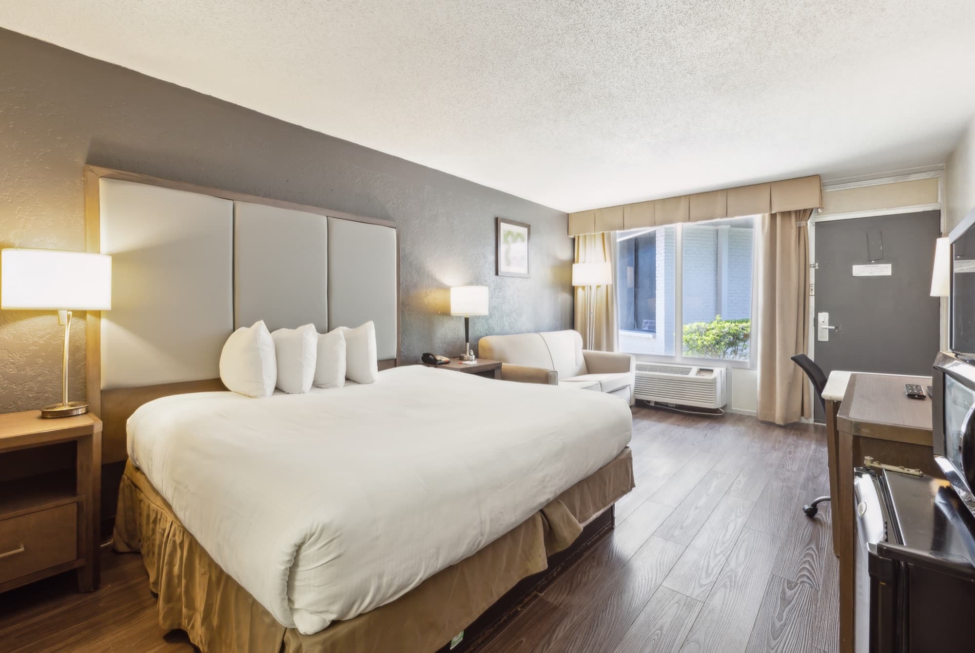 King room with a work desk and a view of the courtyard